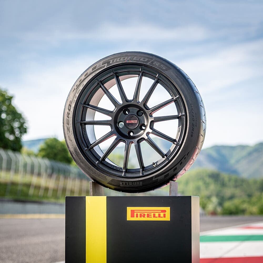 Pirelli P Zero Trofeo RS Tyres - Clubsport Garage